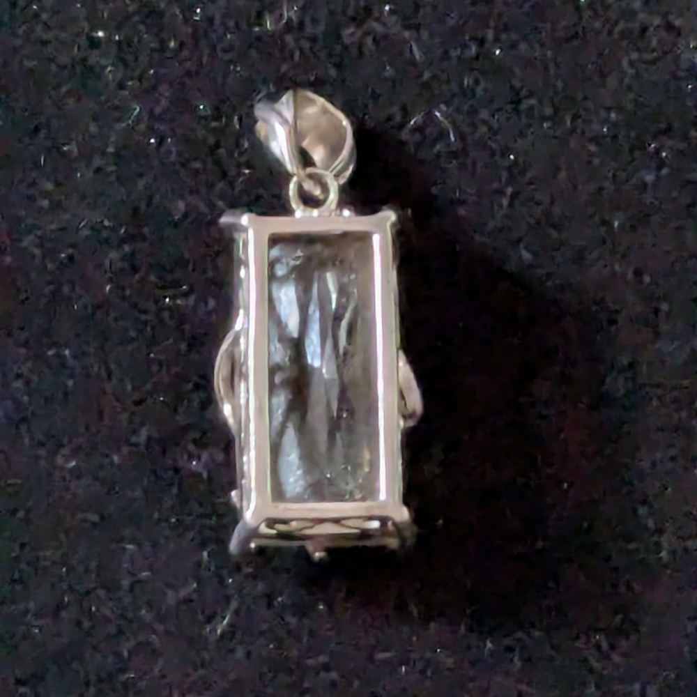Elegant Silver Pendant - Picture 3 of 4